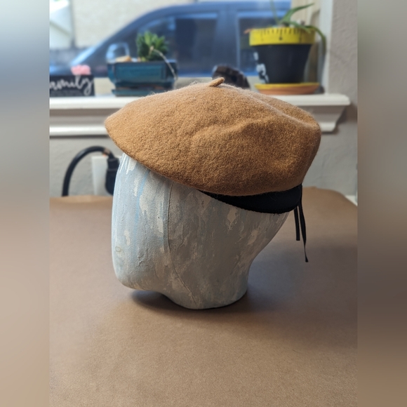 Beret (Brown) - Picture 10 of 13